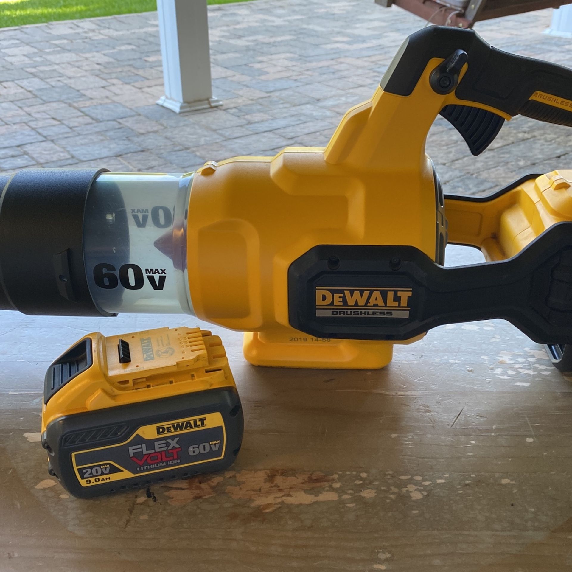 DeWalt 60 MaxV Brushless flexVolt W/9AH Battery And Charger