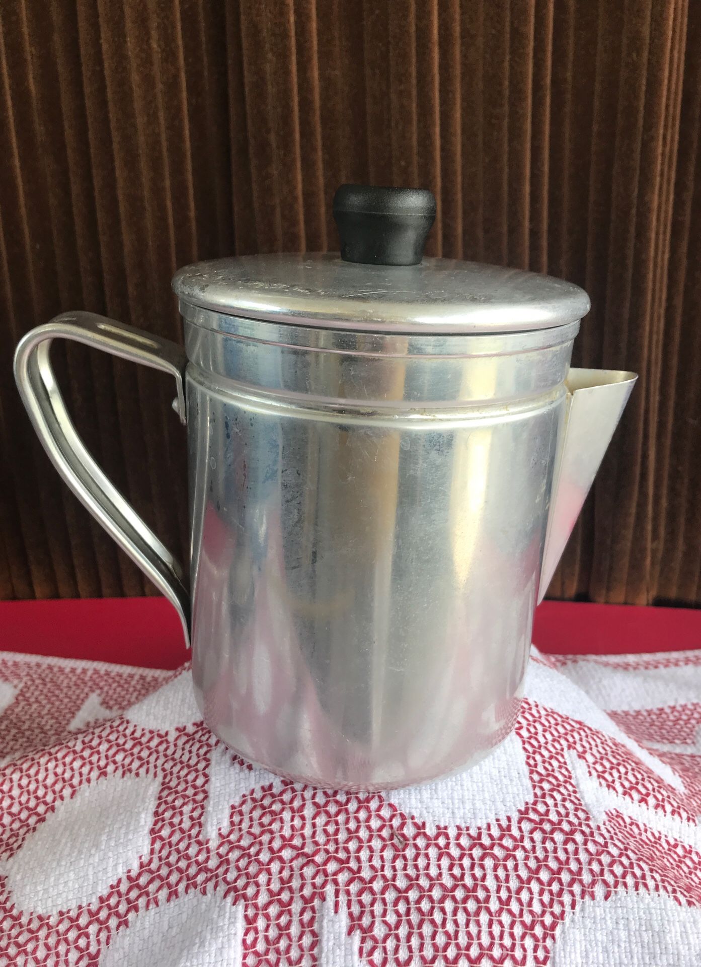 Metal teapot with lid