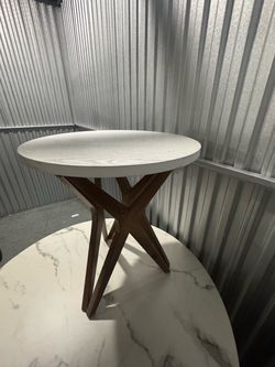 Set of 2 side tables