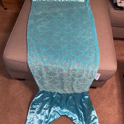 SNUGGIE Mermaid Blanket