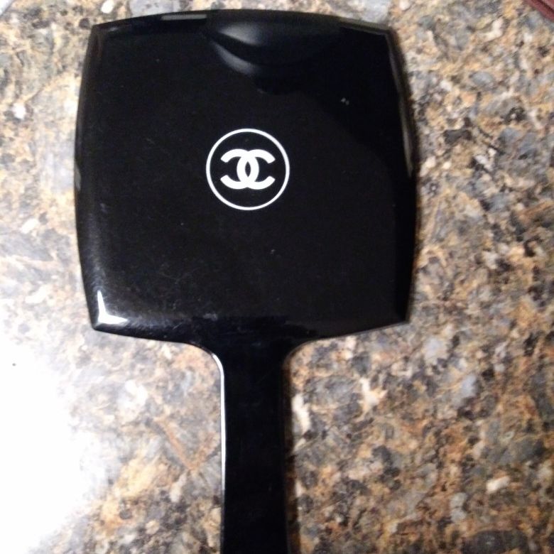 Sold at Auction: NEW CHANEL 9 CC LOGO BLACK HAND MIRROR W/BLK CASE