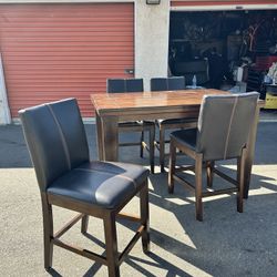 Dining Room table With  Ad A Leaf and 4 chairs 