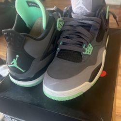 Jordan 4 Retro 