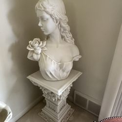 Women’s Torso Statue With Stand 