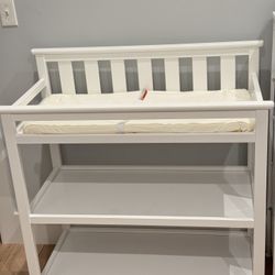 Delta Changing Table With Pad And Wheels