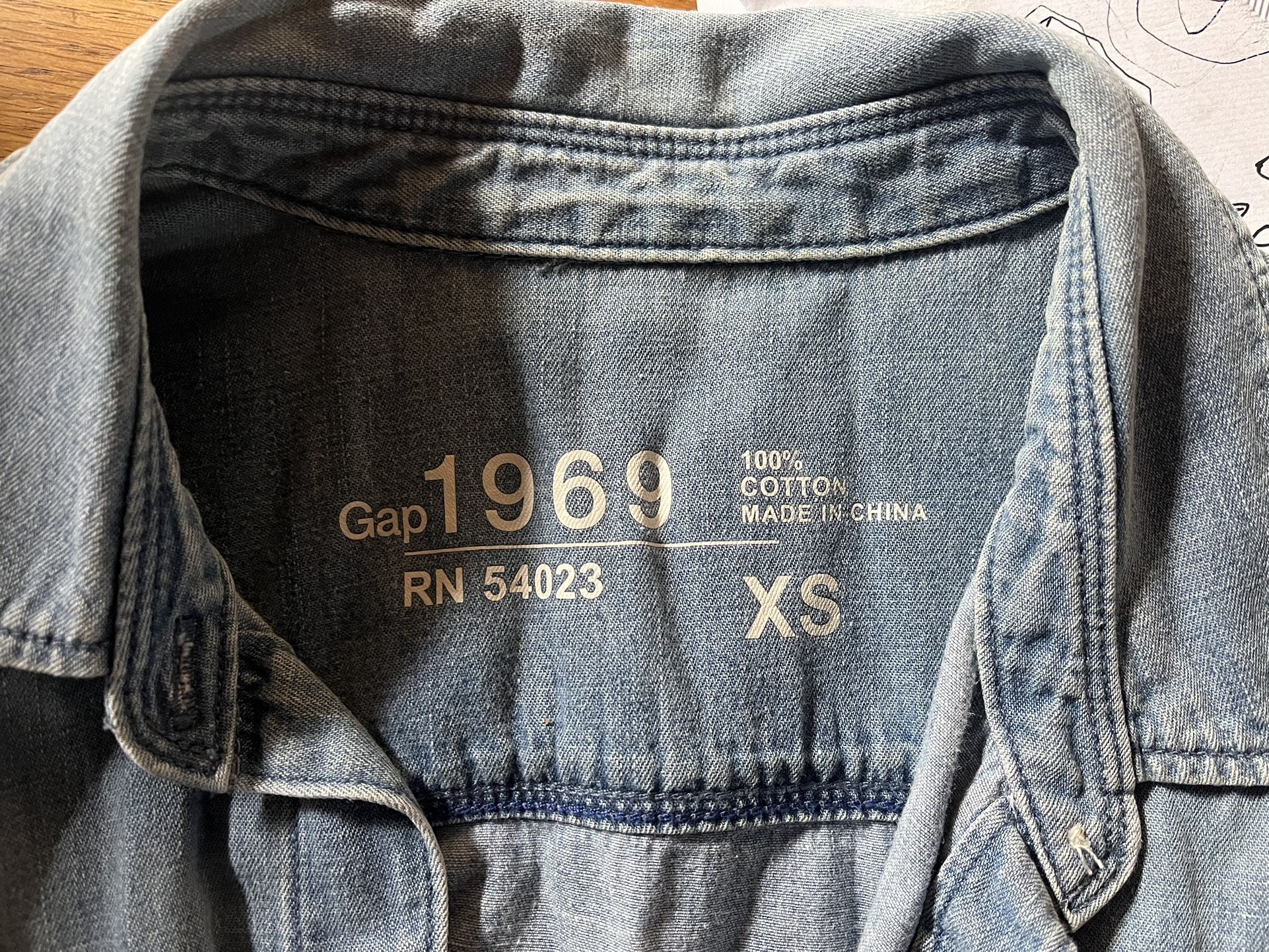 Women’s 1969 Gap Cotton Denim Shirt XS