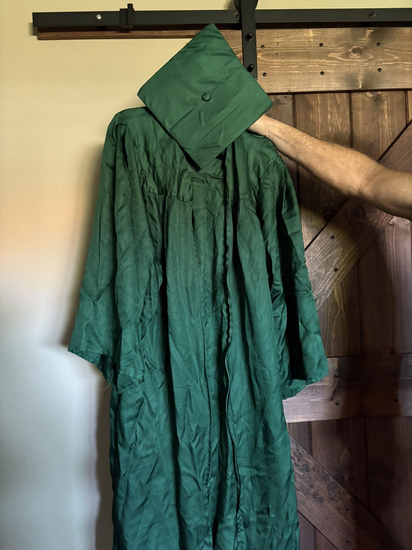 Graduation gown jostens the Elements 5'7" - 5'9" worn once Green