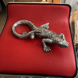 Sculpture 1 foot lizard metallic