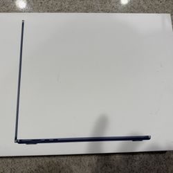 New Sealed Apple MacBook Air Midnight 15” M4 16GB Ram 256gb 