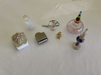 Misc Vintage Trinkets And Table Lamp