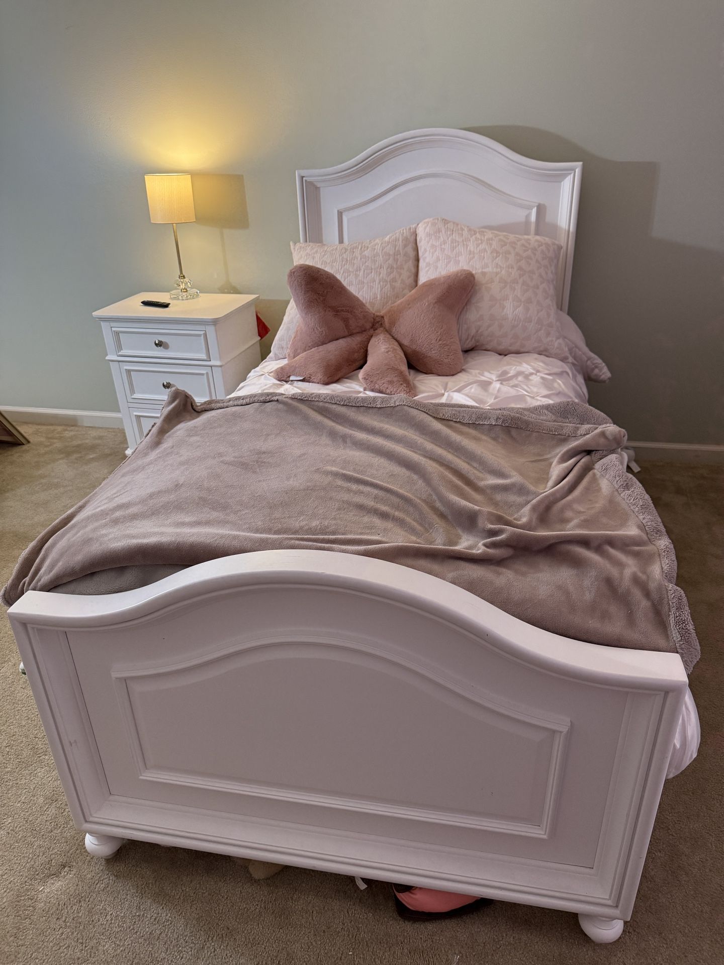 Girls Bedroom Set - Twin Bed, Nightstand, Dresser, Mirror (Legacy Classic Kids)