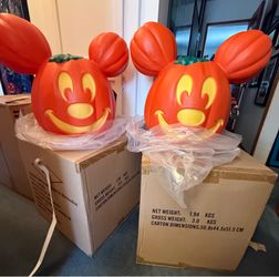Disneyland 2 Large Pumpkin Mickeys Brand New