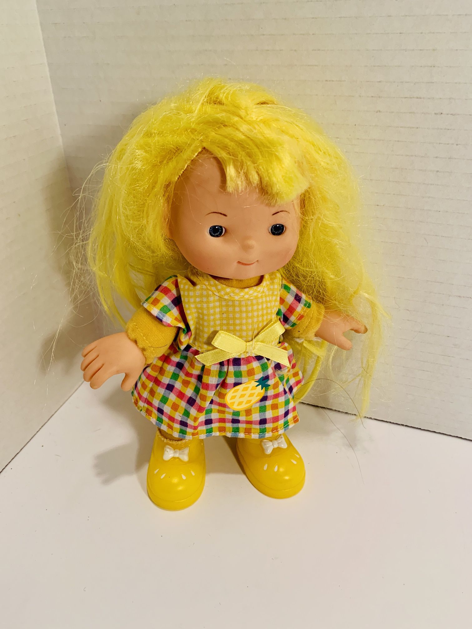 Vintage GI-GO TOYS Cloth/Plastic Expressions DOLL Yellow Hair Pineapple Girl