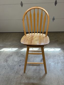 Wood Windsor Swivel Bar Stool