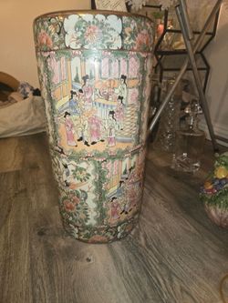 Chinese Rose Medallion Porcelain Umbrella Stand