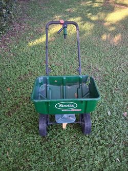 Fertilizer spreader