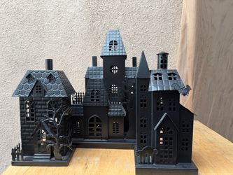 Black Metal Haunted House Halloween Decoration Set