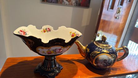 A base of Italian hand painted