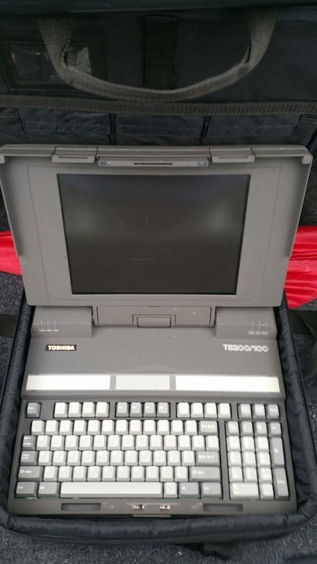 Vintage Toshiba T5200/100 Portable Personal Computer w/ Carrying Case