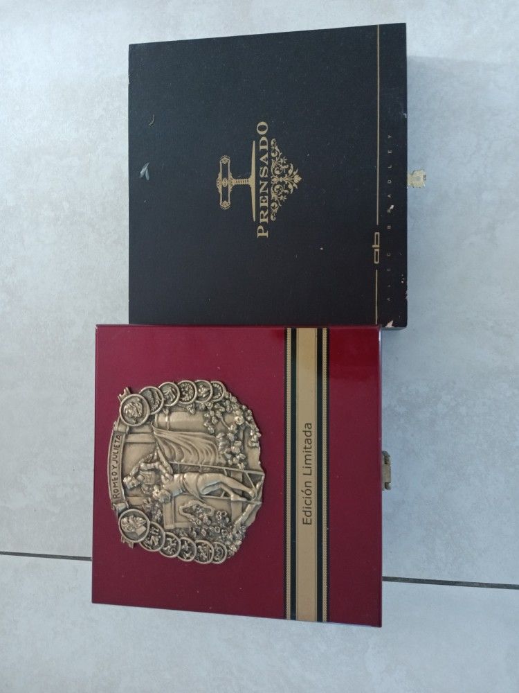 Cajas Vacias De Cigarros