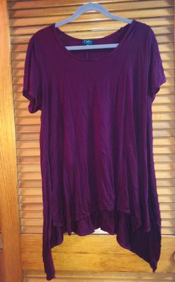 Rue 21 burgundy shark bite hem size 1x shirt