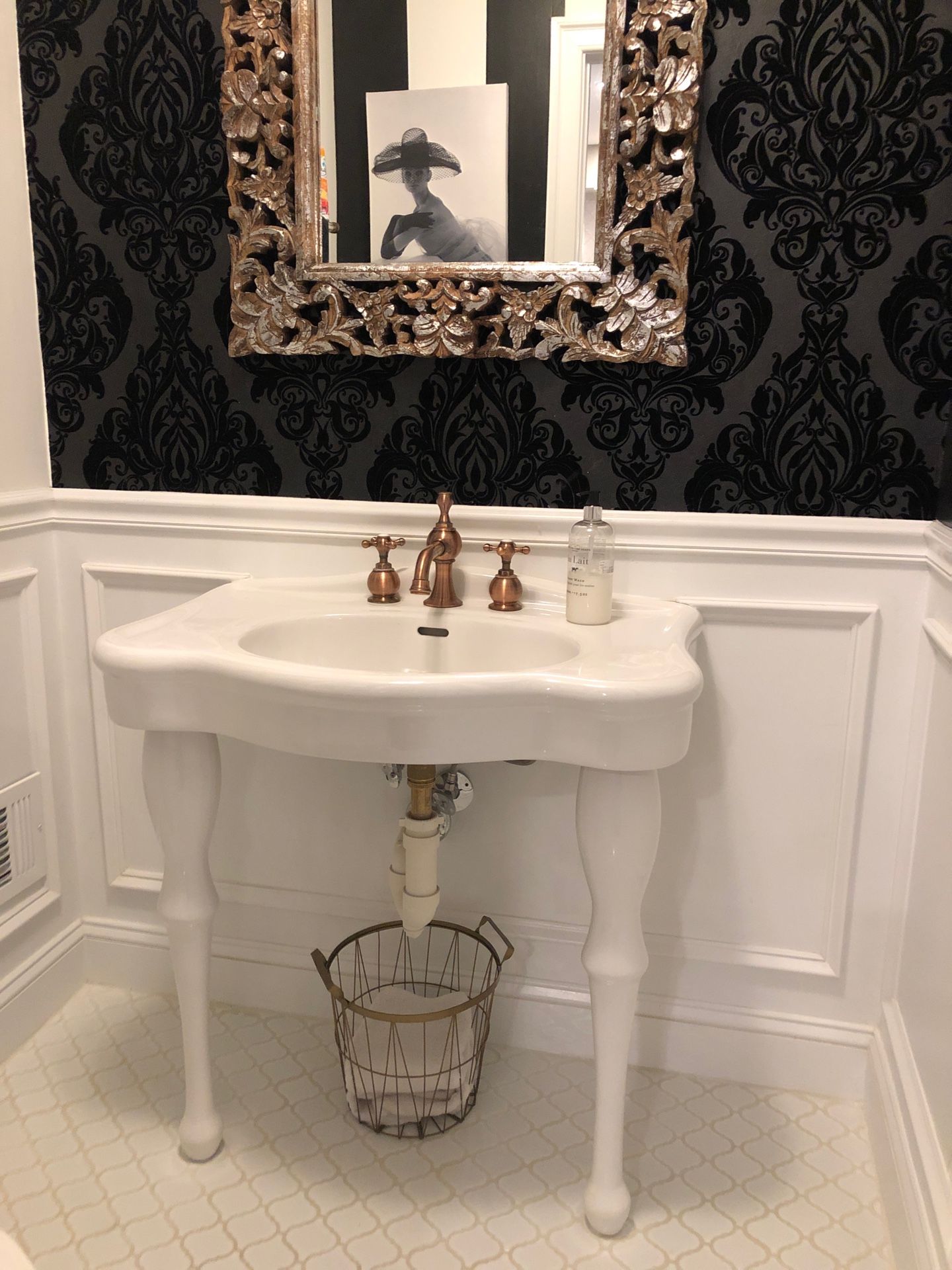 32” bathroom pedestal sink console