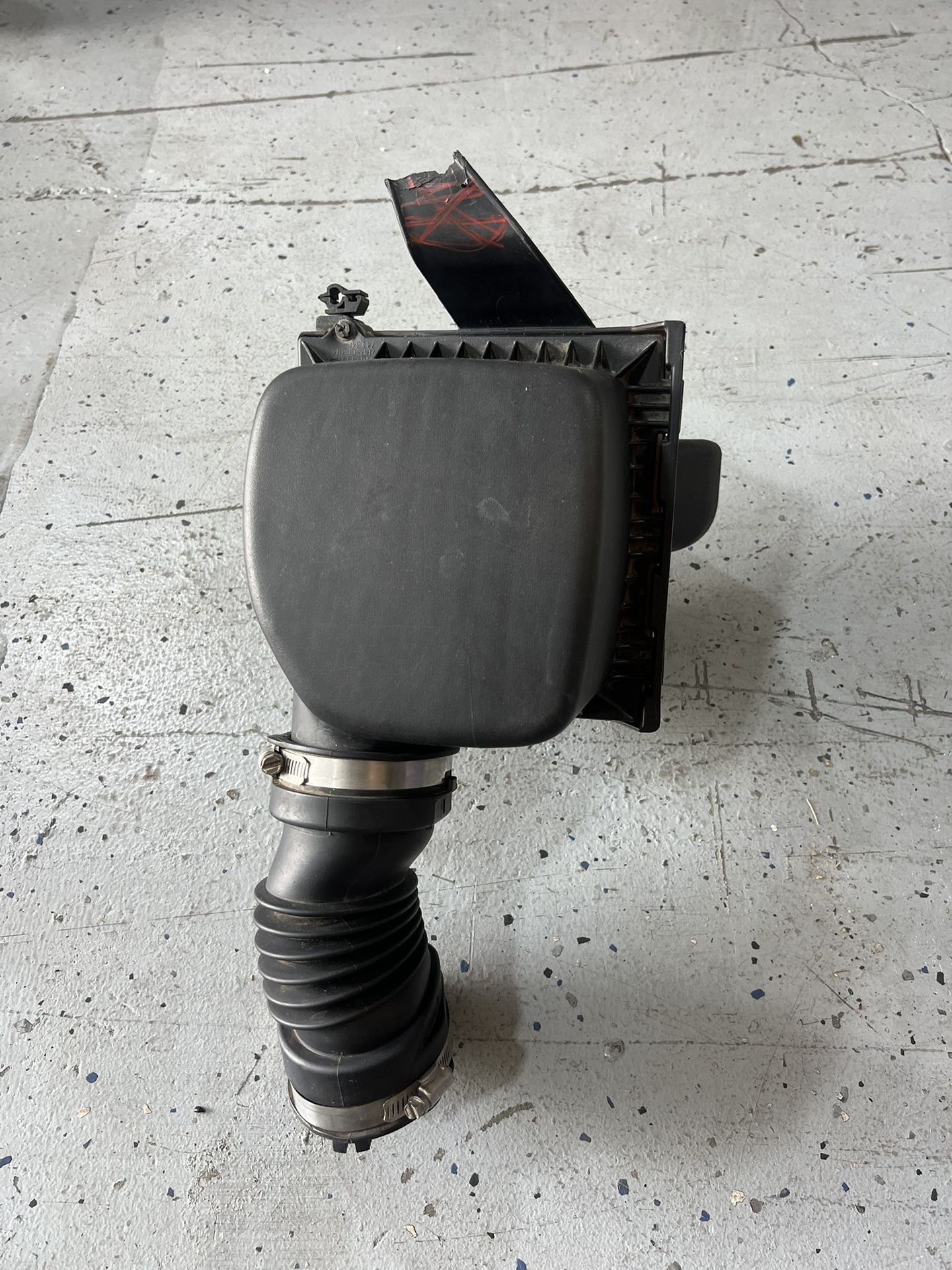 2013 to 2016 Dodge Dart 2.0L Engine Air Cleaner Box OEM