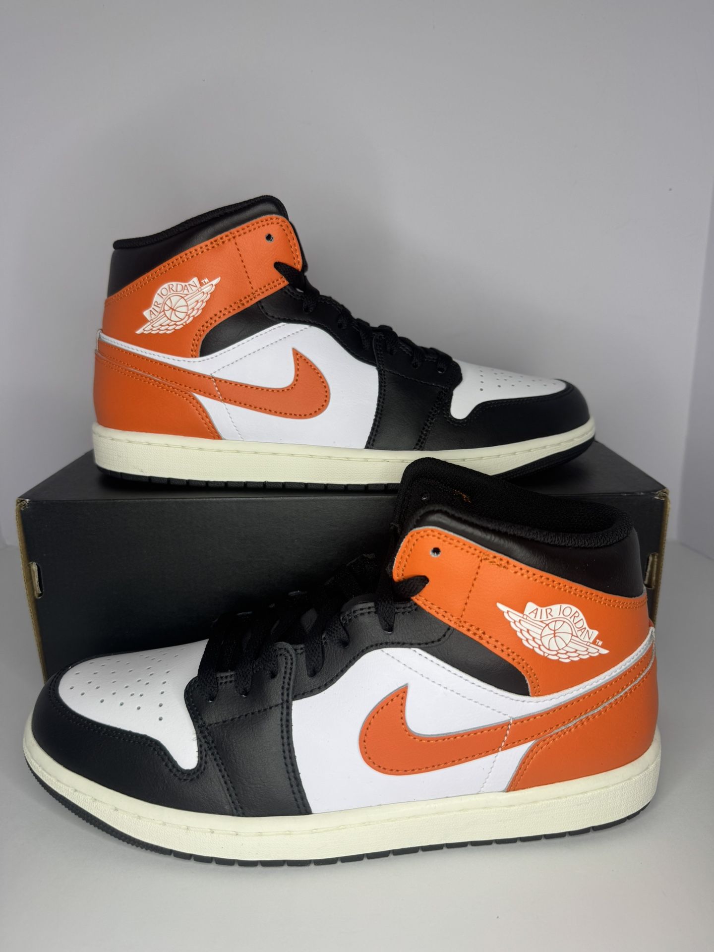 Jordan 1 Mid “Black Toe Starfish” 🧡⚫️🤍 — 10.5M — NEW