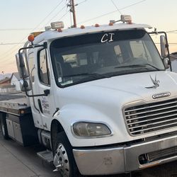 2007 Freightliner Tow