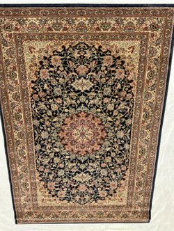 Oriental Rug 5 Foot 3 X 7‘ 10