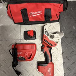 Milwaukee M12 Shears With Charger And Battery