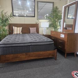 Brand New Walnut Midcentury Queen Platform Bedframe + Dresser + Mirror + Nightstand 4PCs Set