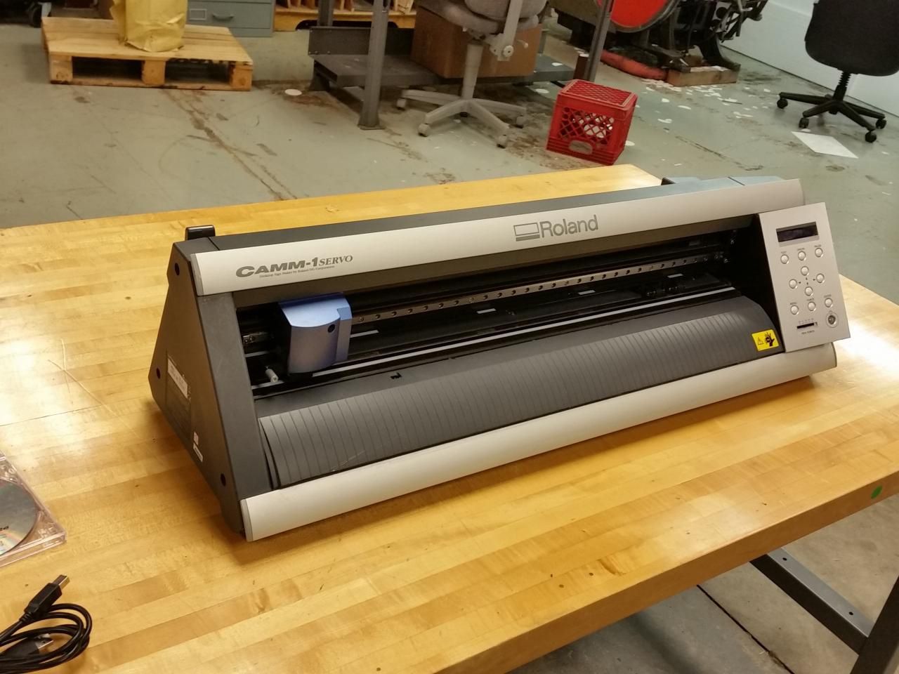 ROLAND CAMM-1 SERVO GX-24 DESKTOP CUTTER * W/MANUAL AND CD (vinyl sign cutter)
