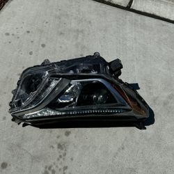 2016 Toyota RAV4 Hybrid Passenger Side Headlight