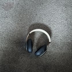 Beats - Studio Pro - Wireless Noise Cancelling Over-the-Ear Headphones