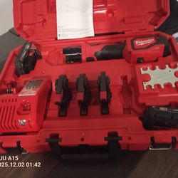 Milwaukee  M19 Short Throw Press Kit W/ 2 batteries,3jaw Claw Camps,& Charger 