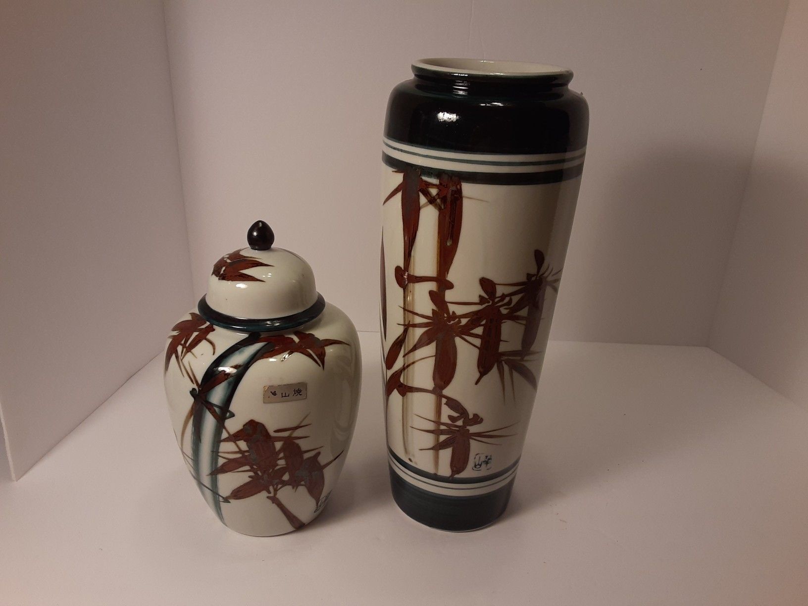 Two chinese vases