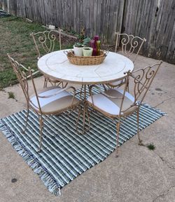 Broyhill Patio Set