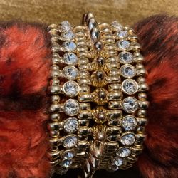 This Gorgeous Sparkly Bangle Looks & Feels High End. 