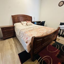 Queen Bedroom Set- $299