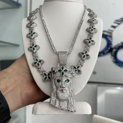 2 necklace 1 pendant set