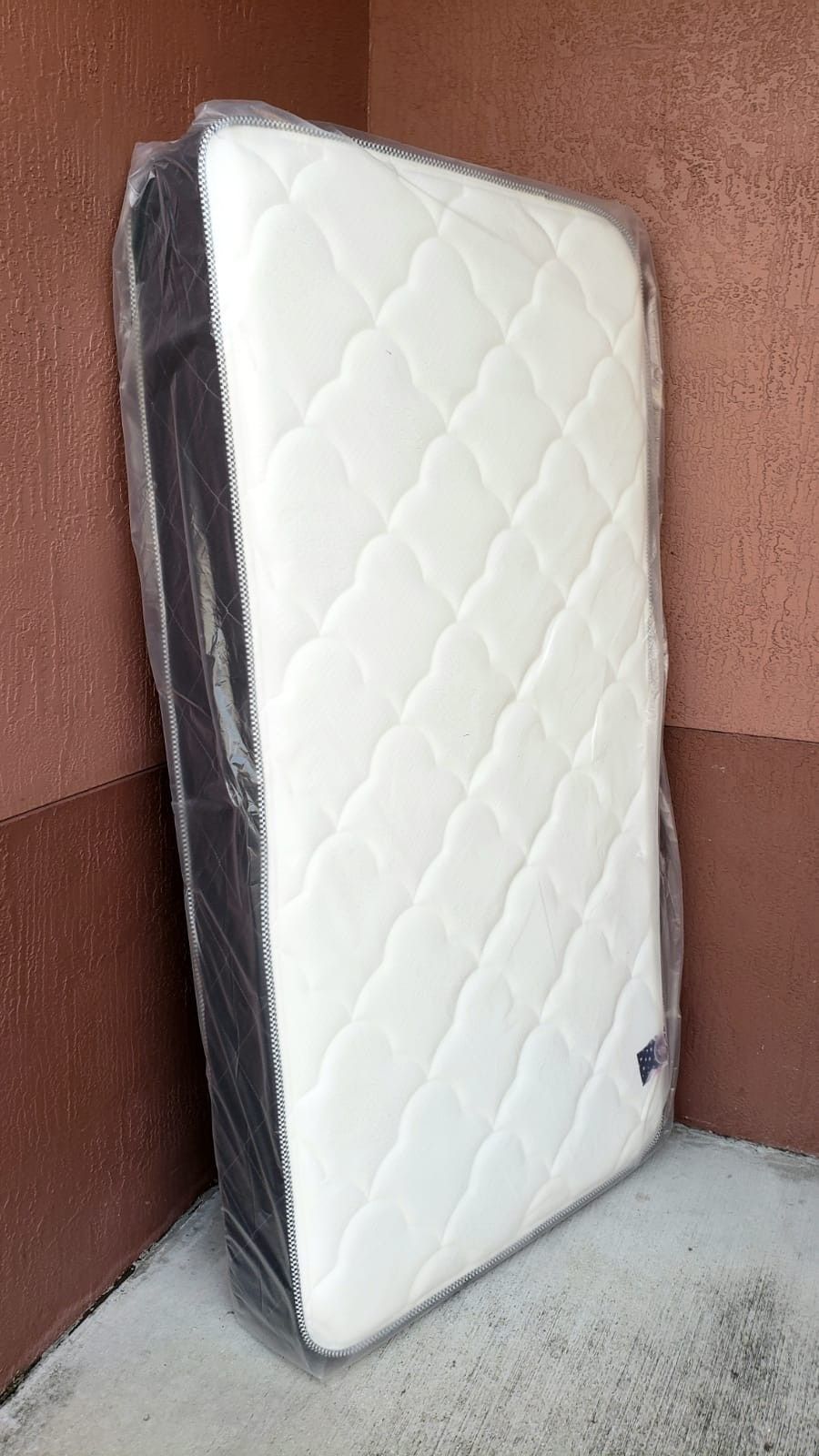 NEW TWIN MATTRESS WITH BOX SPRING. Bed frame is not available. Take it home the same day 👍