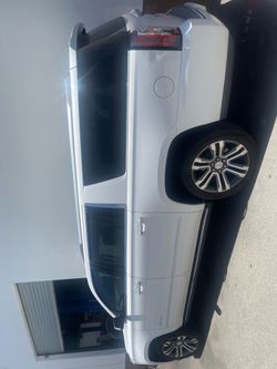 GMC Yukon Denali XL white pearl