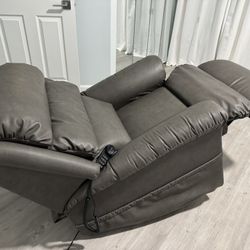 La-Z-Boy Astor Platinum Power Lift Recliner w/ Headrest & Lumbar & Massage