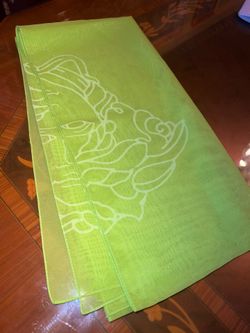 NIB Versace Profumi Vintage Green Medusa Logo Chiffon Scarf Polyester