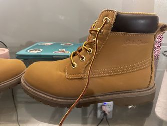 Eddie Bower Boots Size 4 Boys