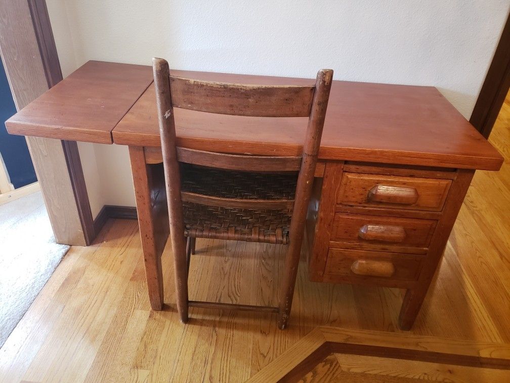 Kids wood desk and chair