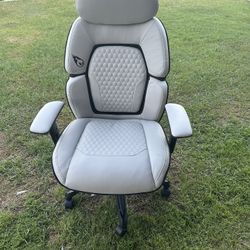 New In Box Gaming Chair Dps 