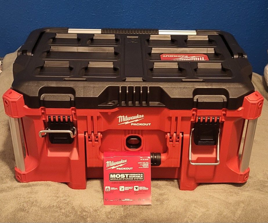 Milwaukee
PACKOUT 22 in. Large Portable Tool Box Fits Modular Storage System