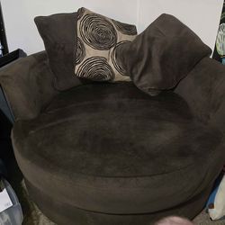 Round reading chair